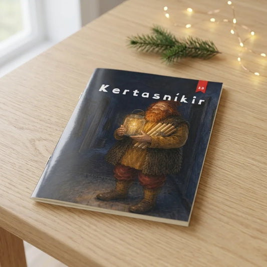Kertasníkir, jólabók með nafni barnsins, heftuð A5 bók á borði